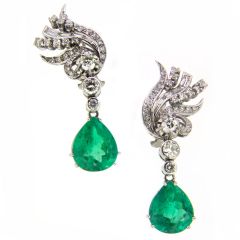 Pendientes con esmeraldas y diamantes en distintas tallas