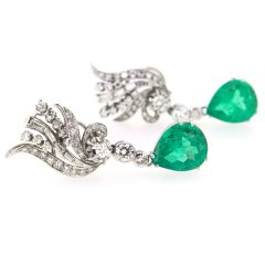 Pendientes con esmeraldas y diamantes en distintas tallas