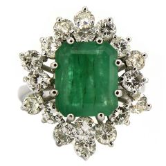 Anillo con esmeralda 2,50ct y diamantes en cesta