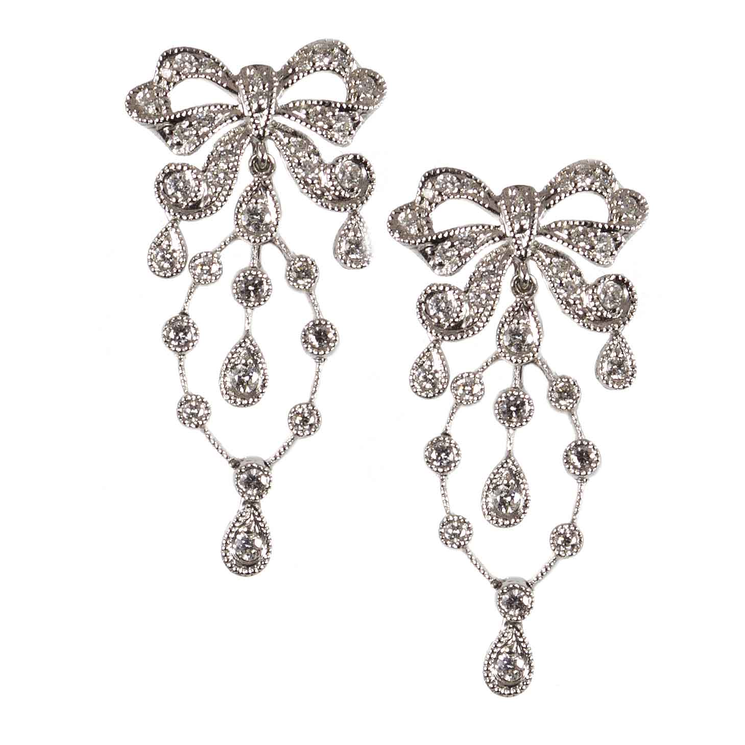 Pendientes modelo lazos de brillantes